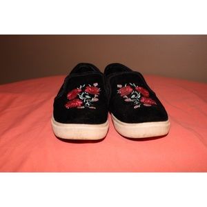 Black shoes with flowers